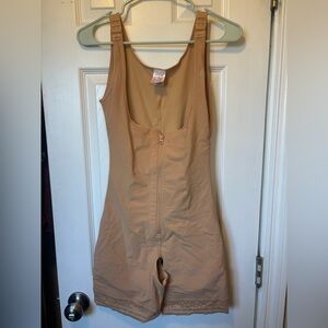 Women's Nude Smoothing Shapewear Bodysuit with Front Zipper